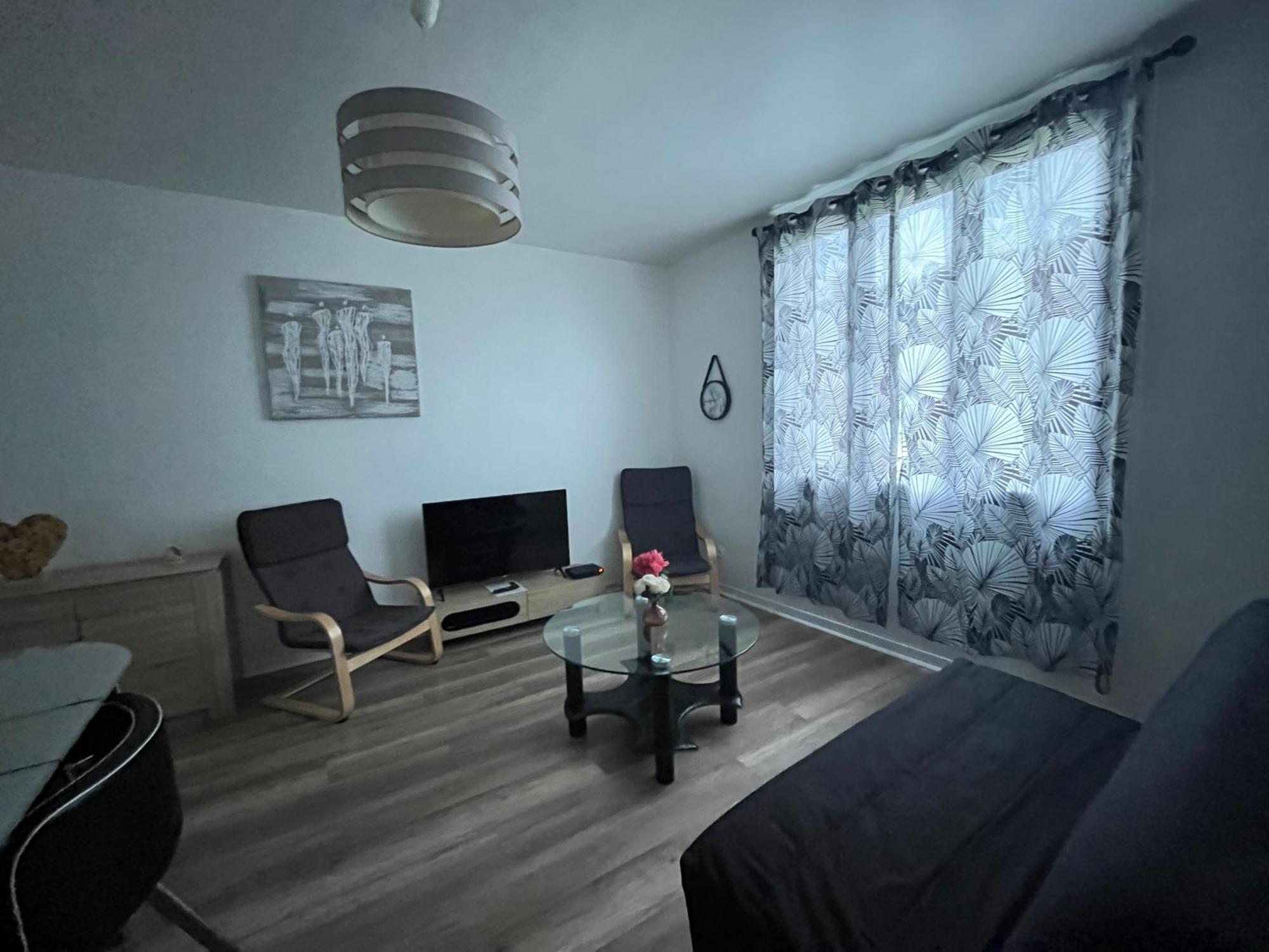 Les D'albatre, Le 56 Appartement